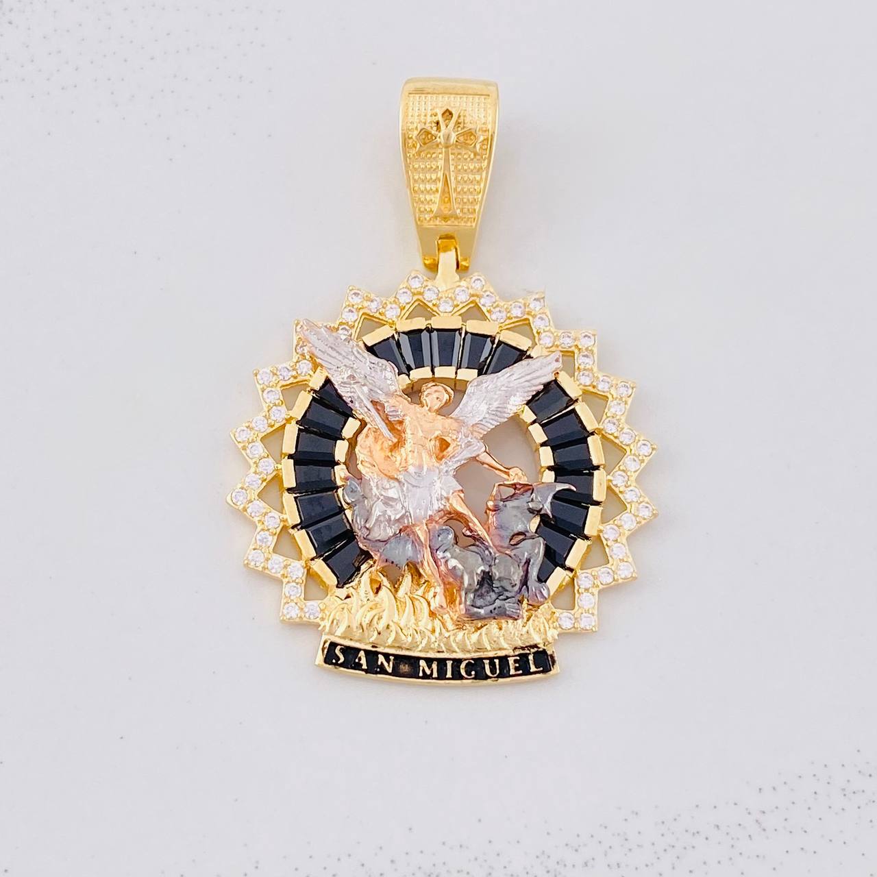 Dije San Miguel Árcangel 6.95g / 3.7cm Tres Oros 18K