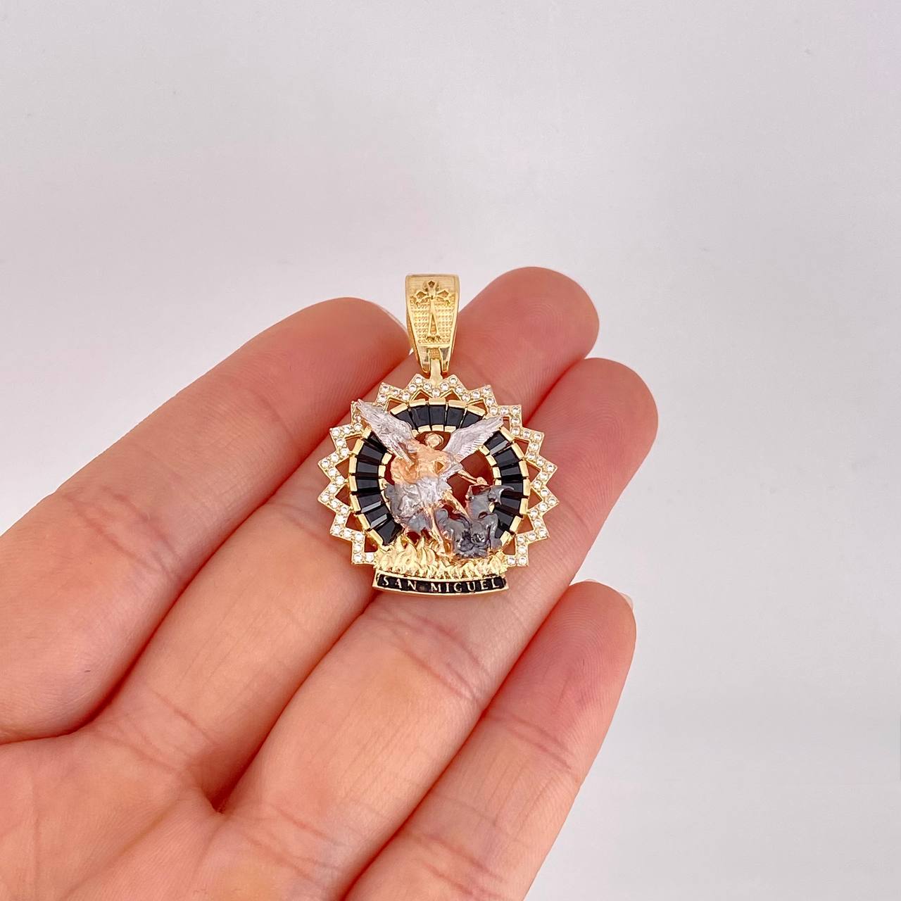 Dije San Miguel Árcangel 6.95g / 3.7cm Tres Oros 18K