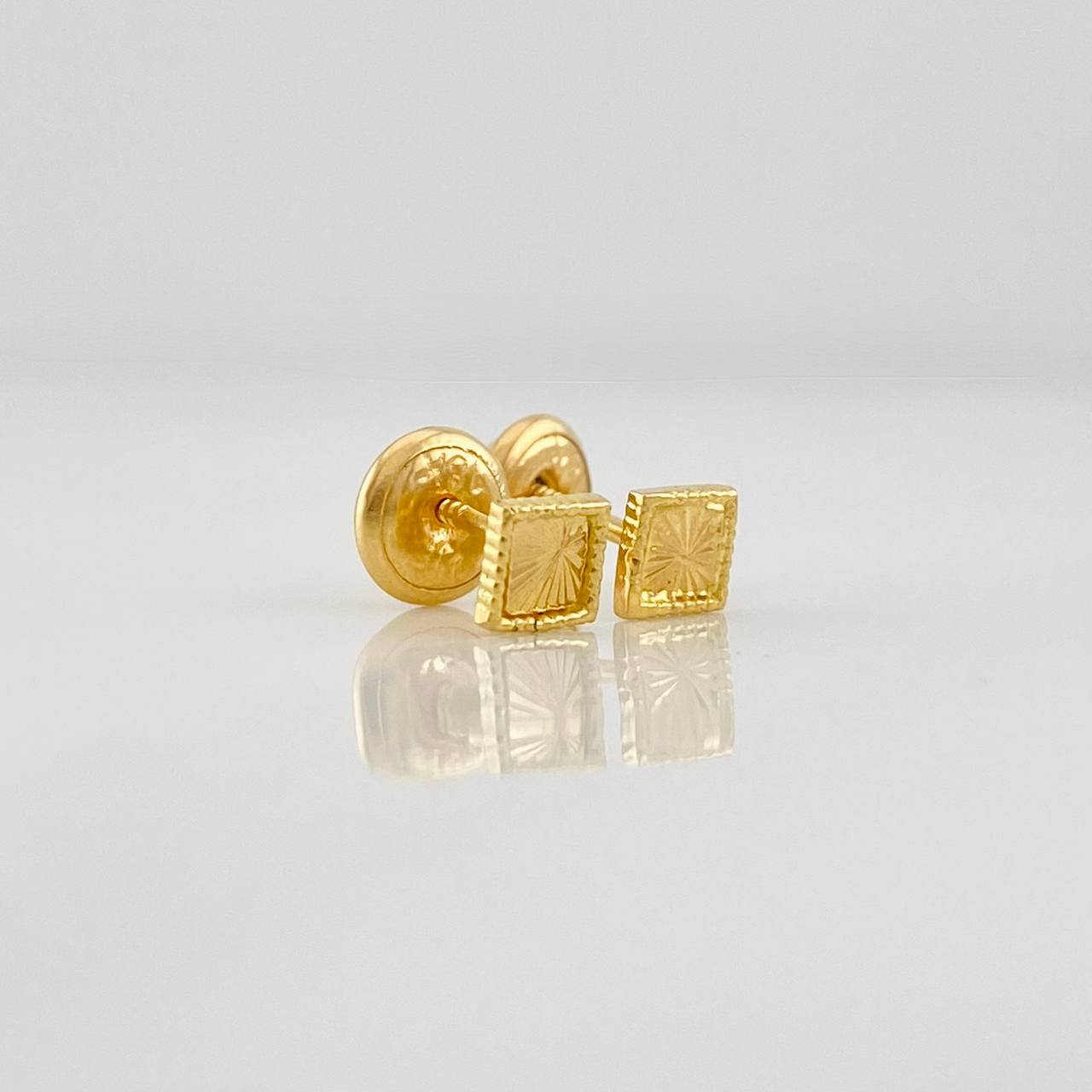 Topos Cuadro Diamantado 0.65g / 4mm Oro Amarillo 18K