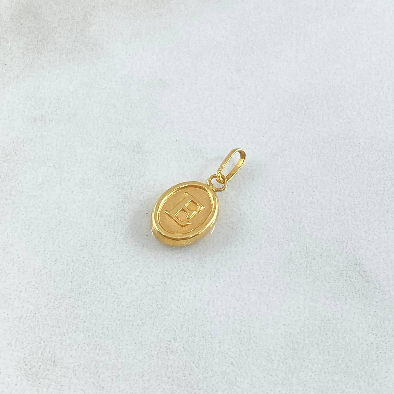 Dije Letra E 0.55gr / 1.7cm / Ovalo Liso Oro Amarillo 18K