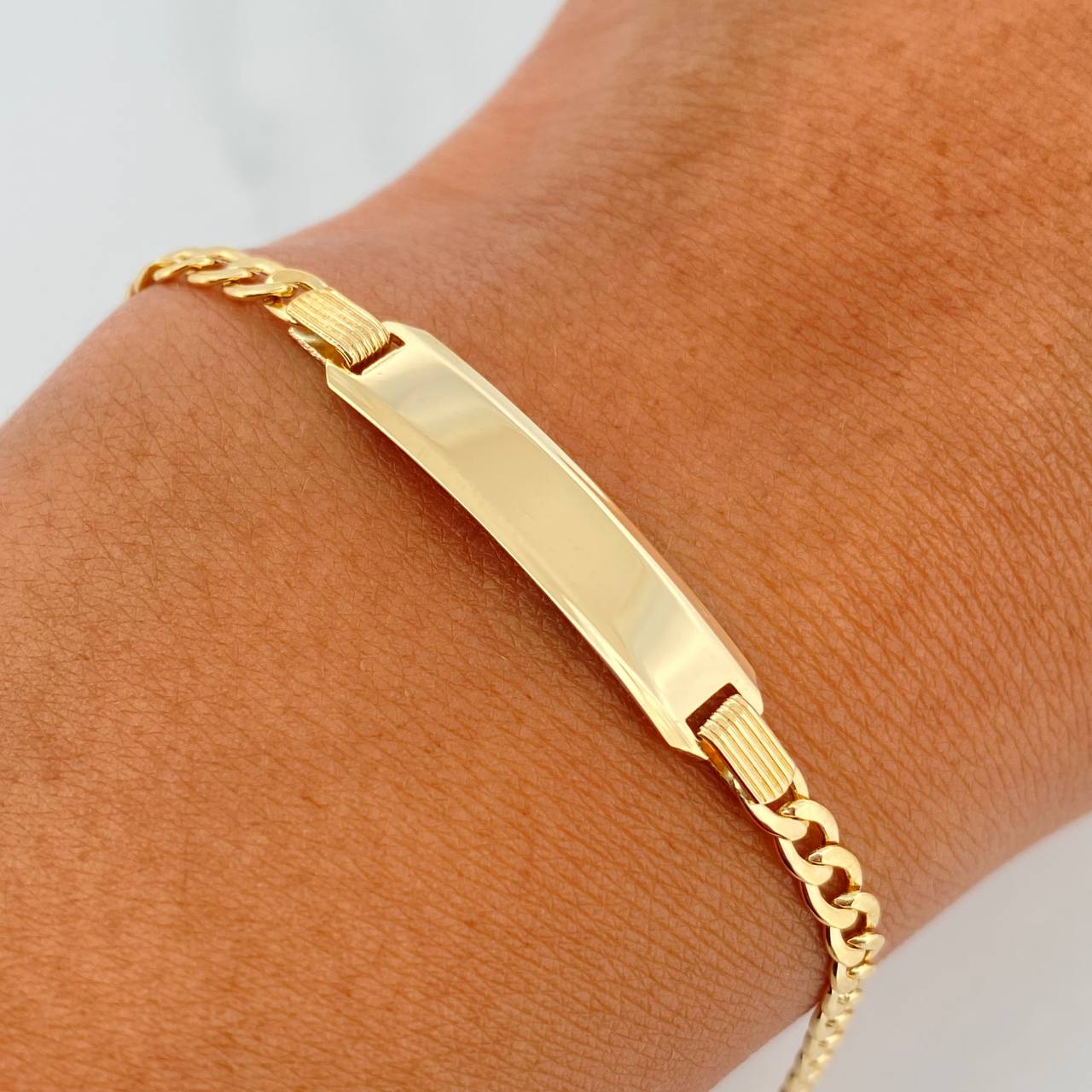 Pulso Cubano Placa Rectangular 3.75 g / 18 cm / 1.8 mm Oro Amarillo 18K