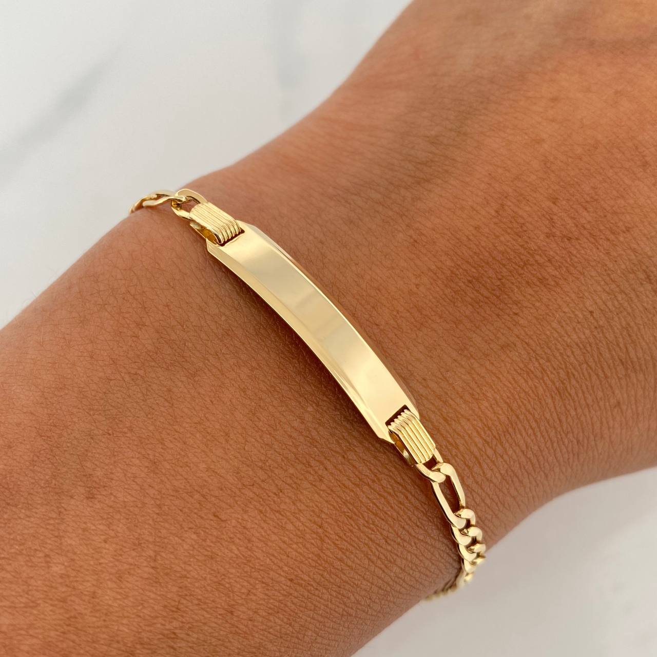 Pulso Figaro Placa Rectangular 3.1 g / 18 cm / 3.2 mm Oro Amarillo 18K