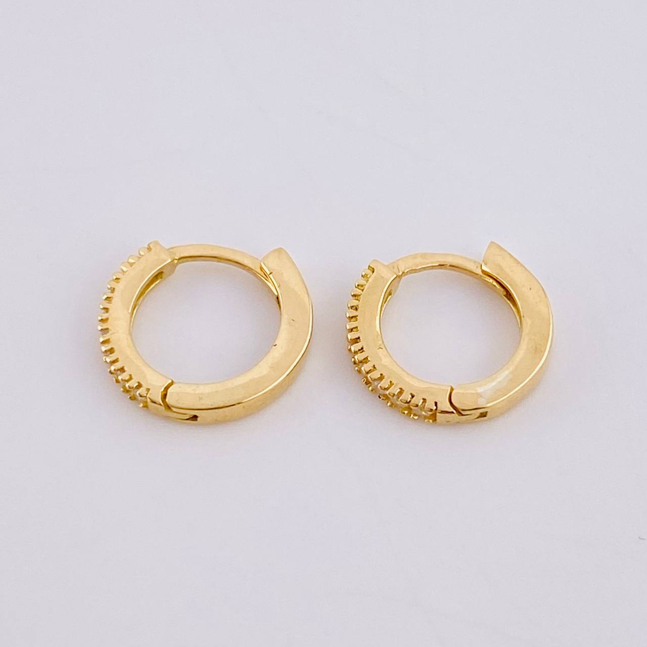 Candongas Carril Punteado 1.4gr / 1.1cm / Oro Amarillo 18K ©