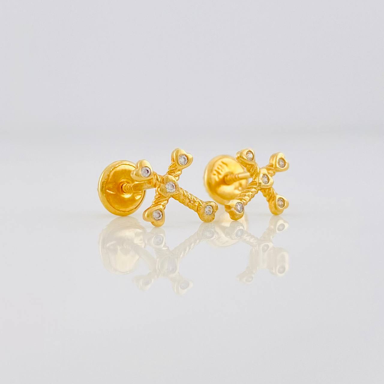 Topos Cruz Corazones 0.8g / 9.3mm Oro Amarillo 18K