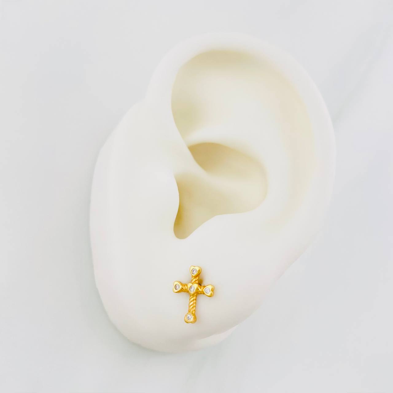 Topos Cruz Corazones 0.8g / 9.3mm Oro Amarillo 18K