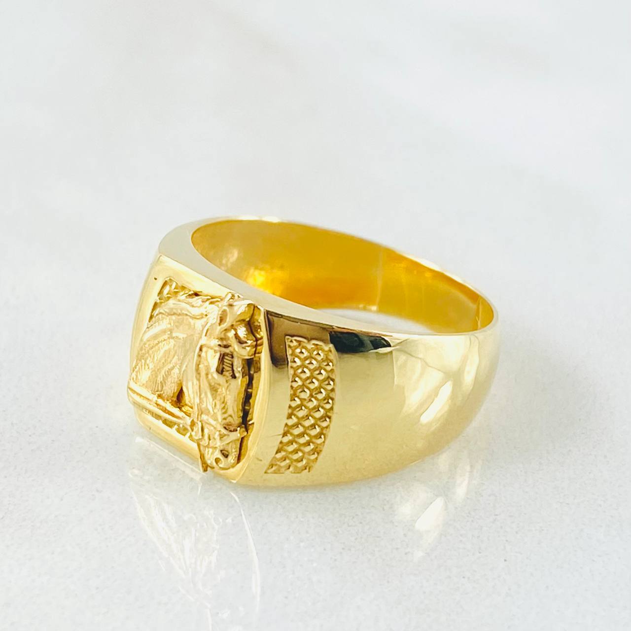 Anillo Herradura Caballo Punteado 3.35gr / T6 1/4 / Oro Amarillo 18K