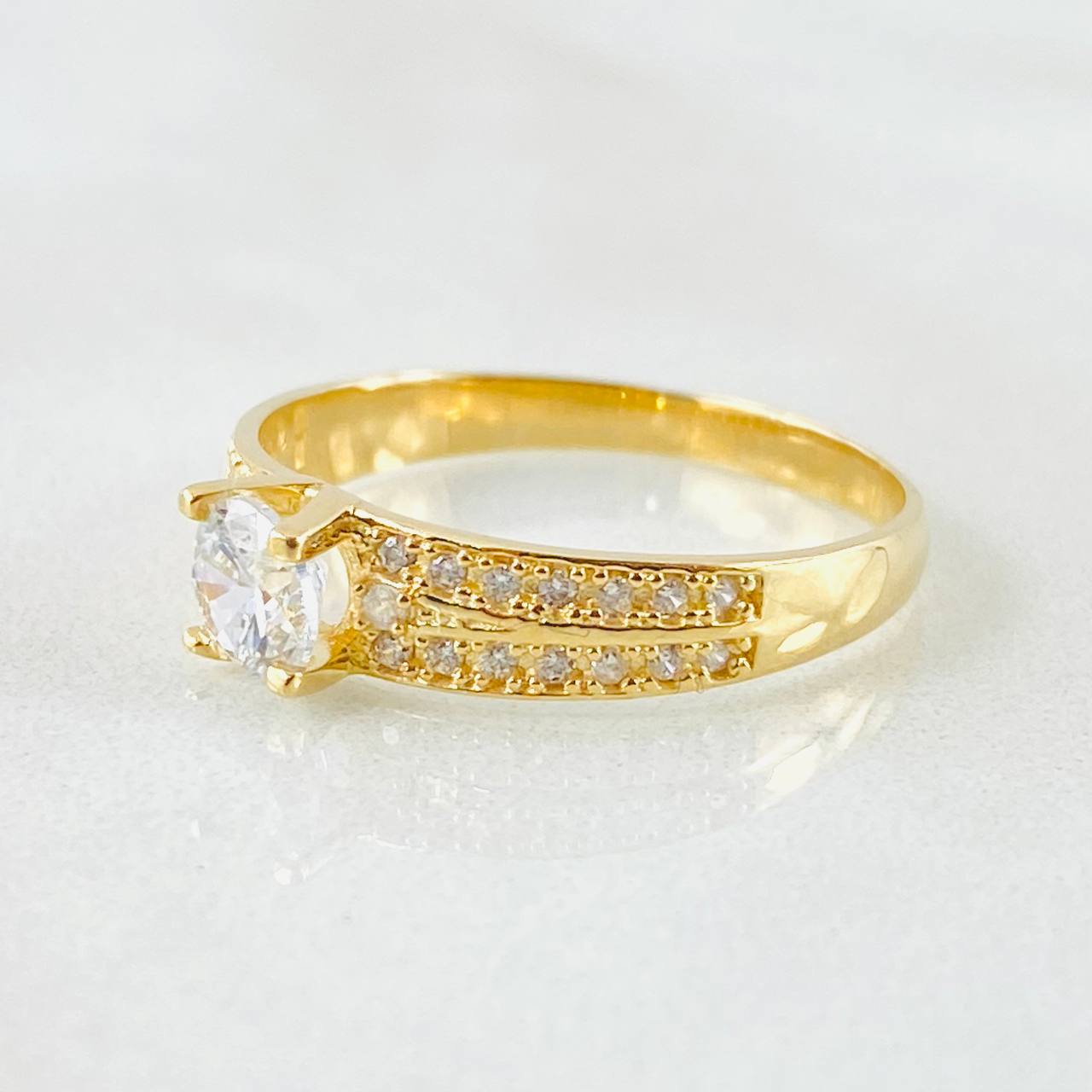 Anillo Solitario Doble Carril 2.45gr / T7 1/2 / Oro Amarillo 18K *