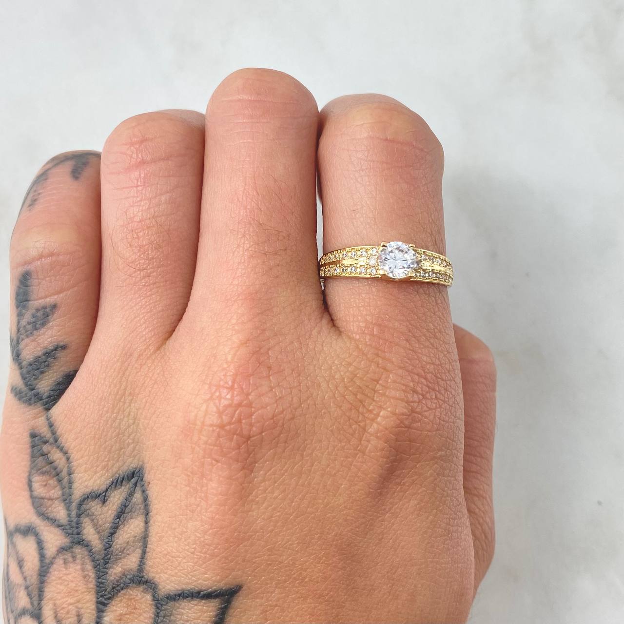 Anillo Solitario Doble Carril 2.45gr / T7 1/2 / Oro Amarillo 18K *