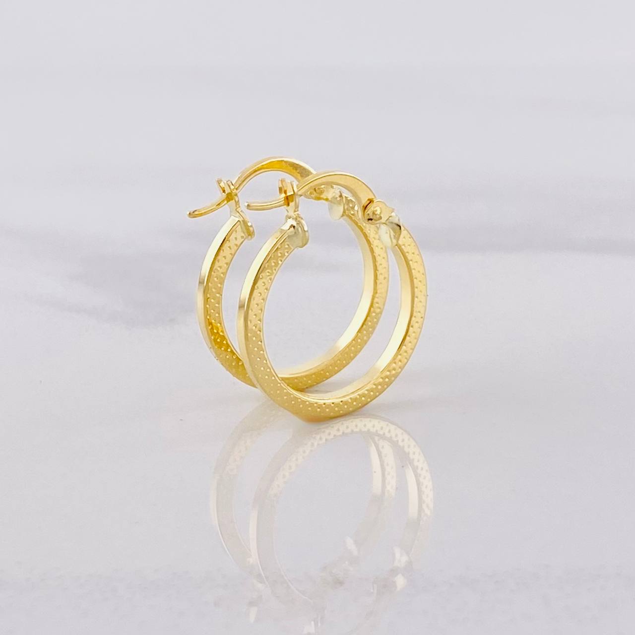 Candongas Punteadas 1.4g / 2.1cm Oro Amarillo 18K