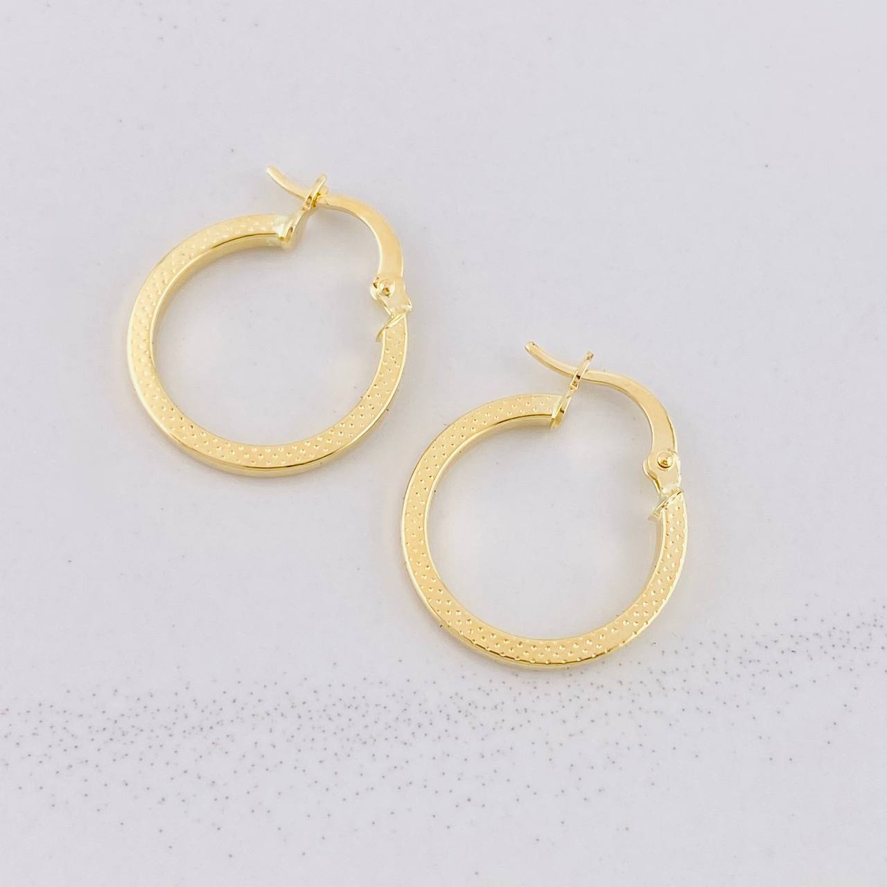 Candongas Punteadas 1.45g / 2.1cm Oro Amarillo 18K