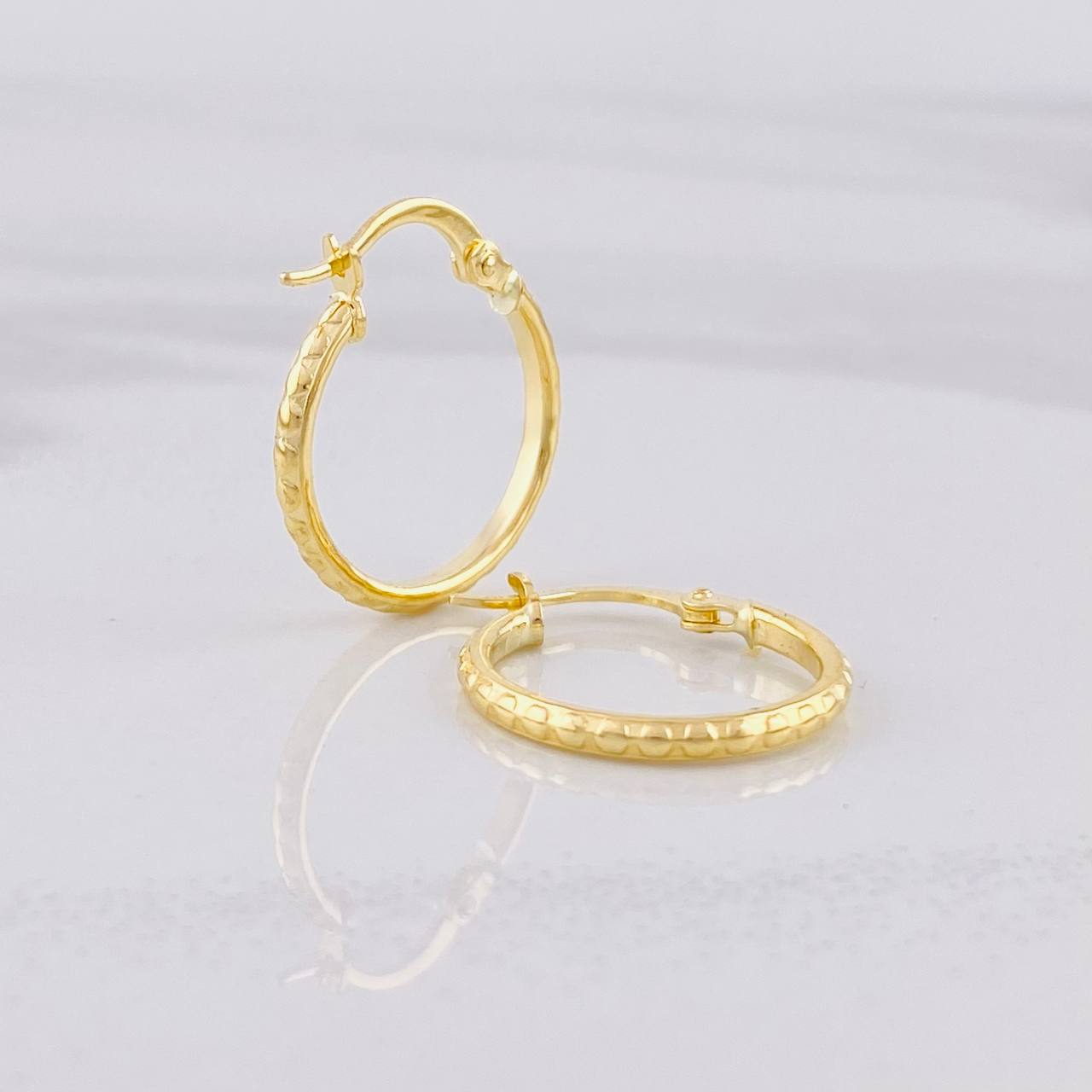 Candongas Serpiente Texturizadas 1.2g / 2cm Oro Amarillo 18K
