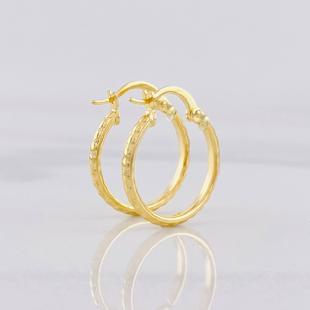 Candongas Serpiente Texturizadas 1.2g / 2cm Oro Amarillo 18K