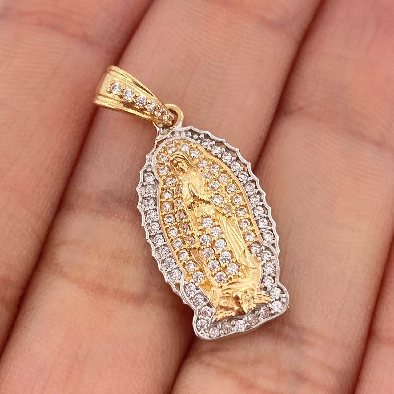 Dije Virgen De Guadalupe 3.15gr / 2.8cm / Dos Oros Amarillo Blanco 18K %