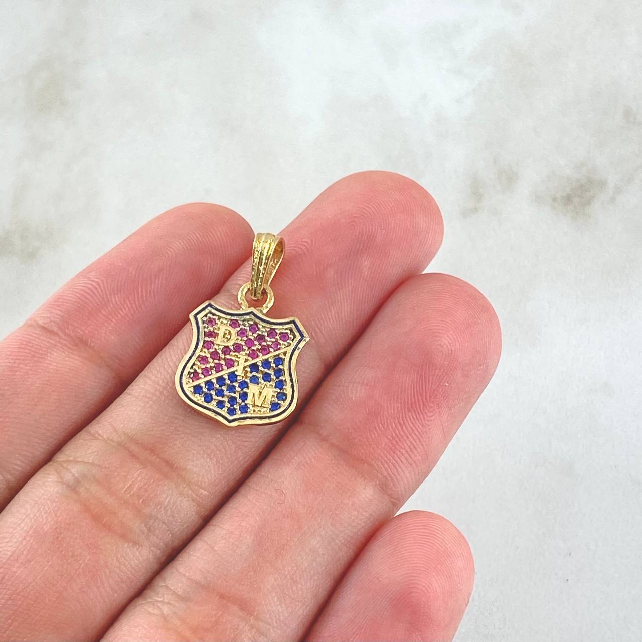 Dije Escudo Independiente Medellin 2gr / 2.2cm / Circones Fuscias Azules Oro Amarillo 18K ©
