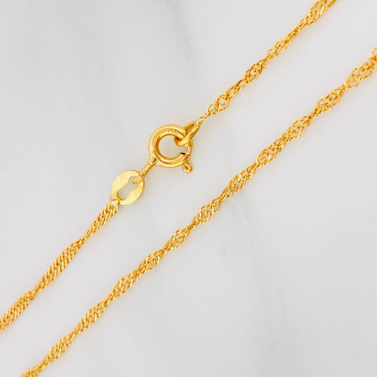 Cadena Singapur 2.15g / 45cm / 1.54mm Oro Amarillo 18K