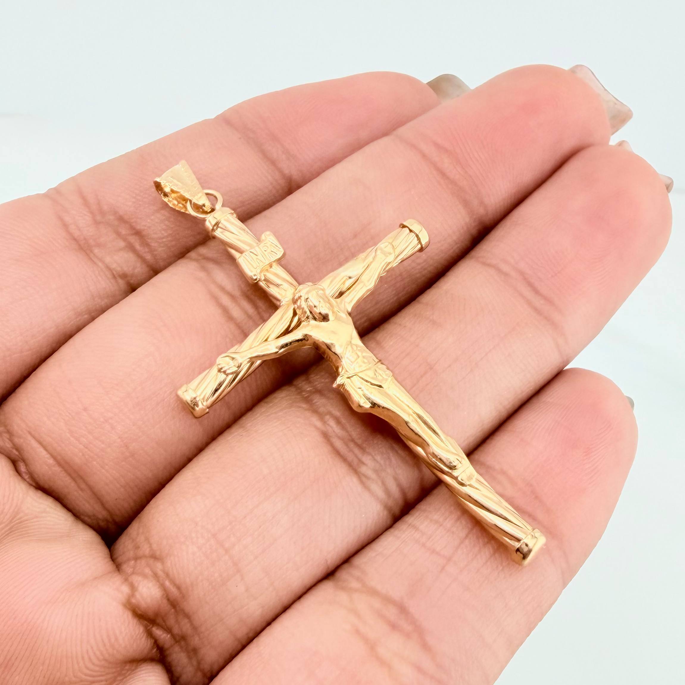 Dije Cruz Cristo 1.45 g / 4.9 cm Oro Amarillo 18K
