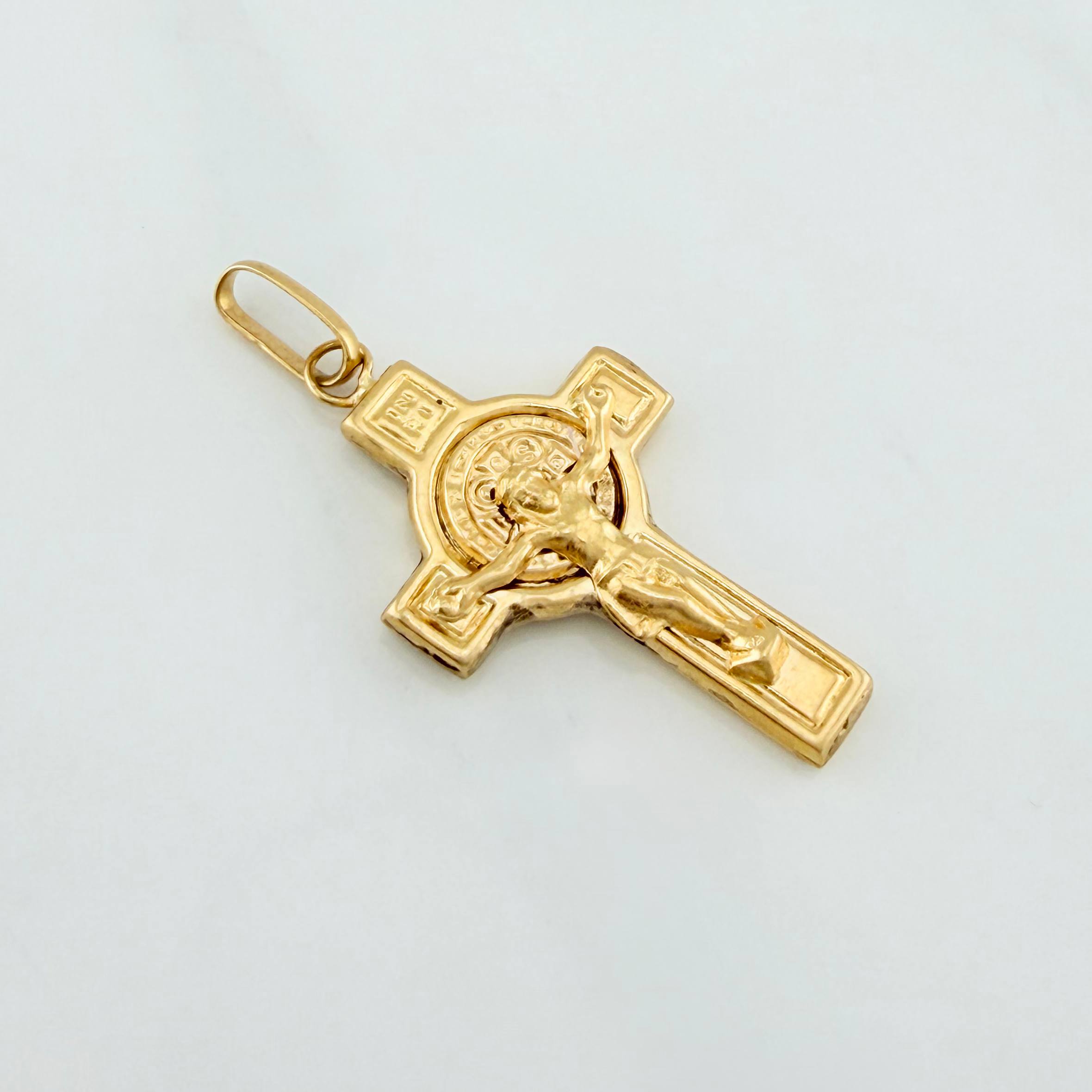 Dije Cruz Cristo San Benito 2 g / 3.8 cm Oro Amarillo 18K