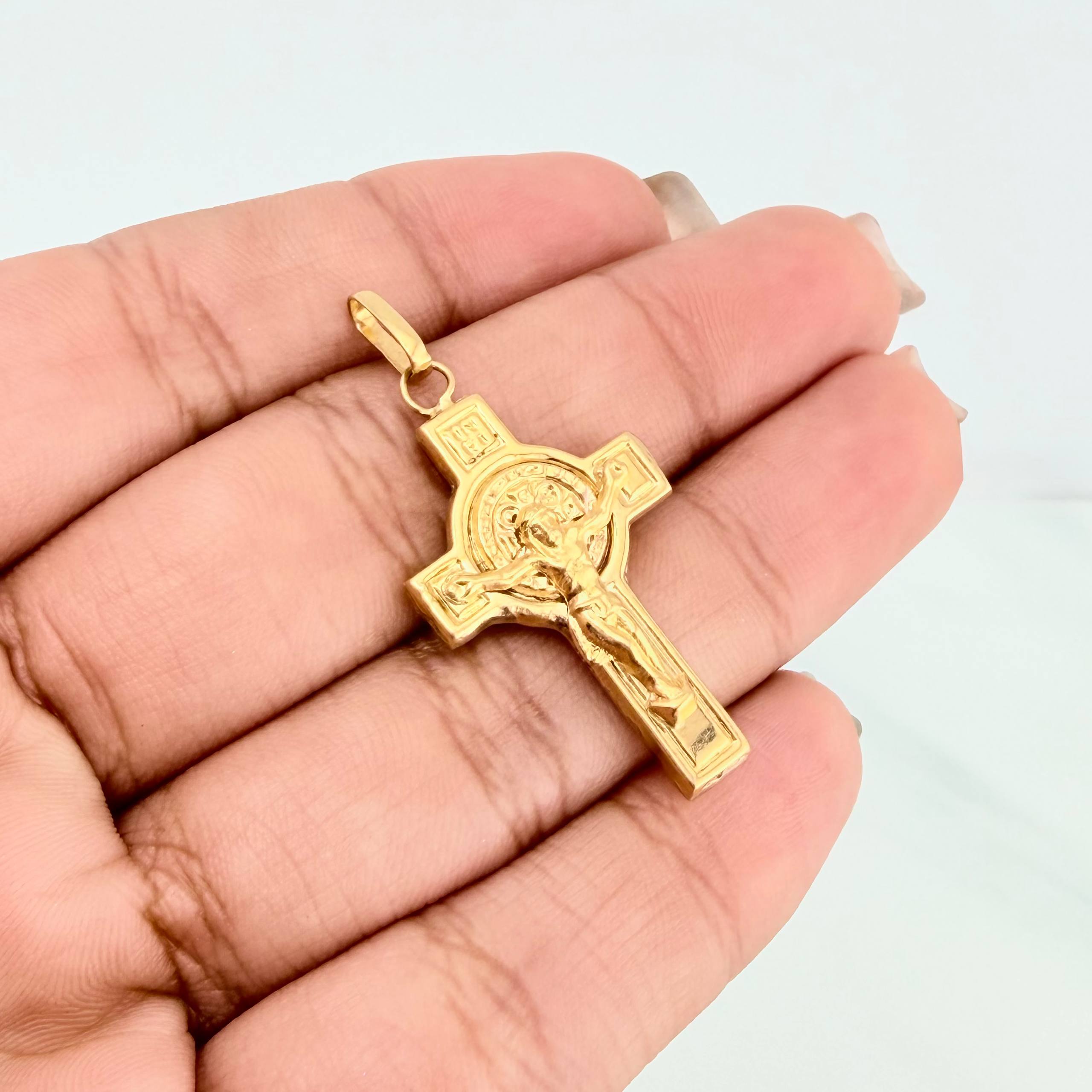 Dije Cruz Cristo San Benito 2 g / 3.8 cm Oro Amarillo 18K