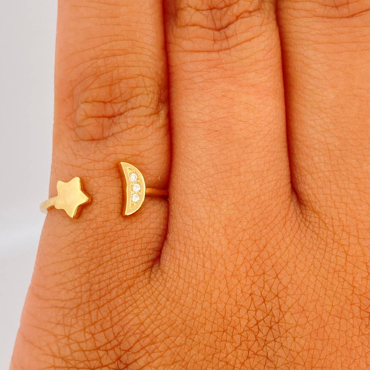Anillo Abrazo Estrella Luna 1.65gr / T5 1/2 / Oro Amarillo 18K %