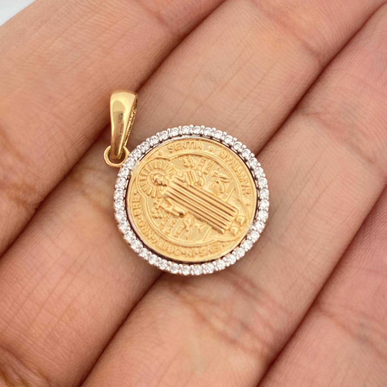 Dije San Benito 2.65gr / 2.6cm / Dos Oros Amarillo Blanco 18K %