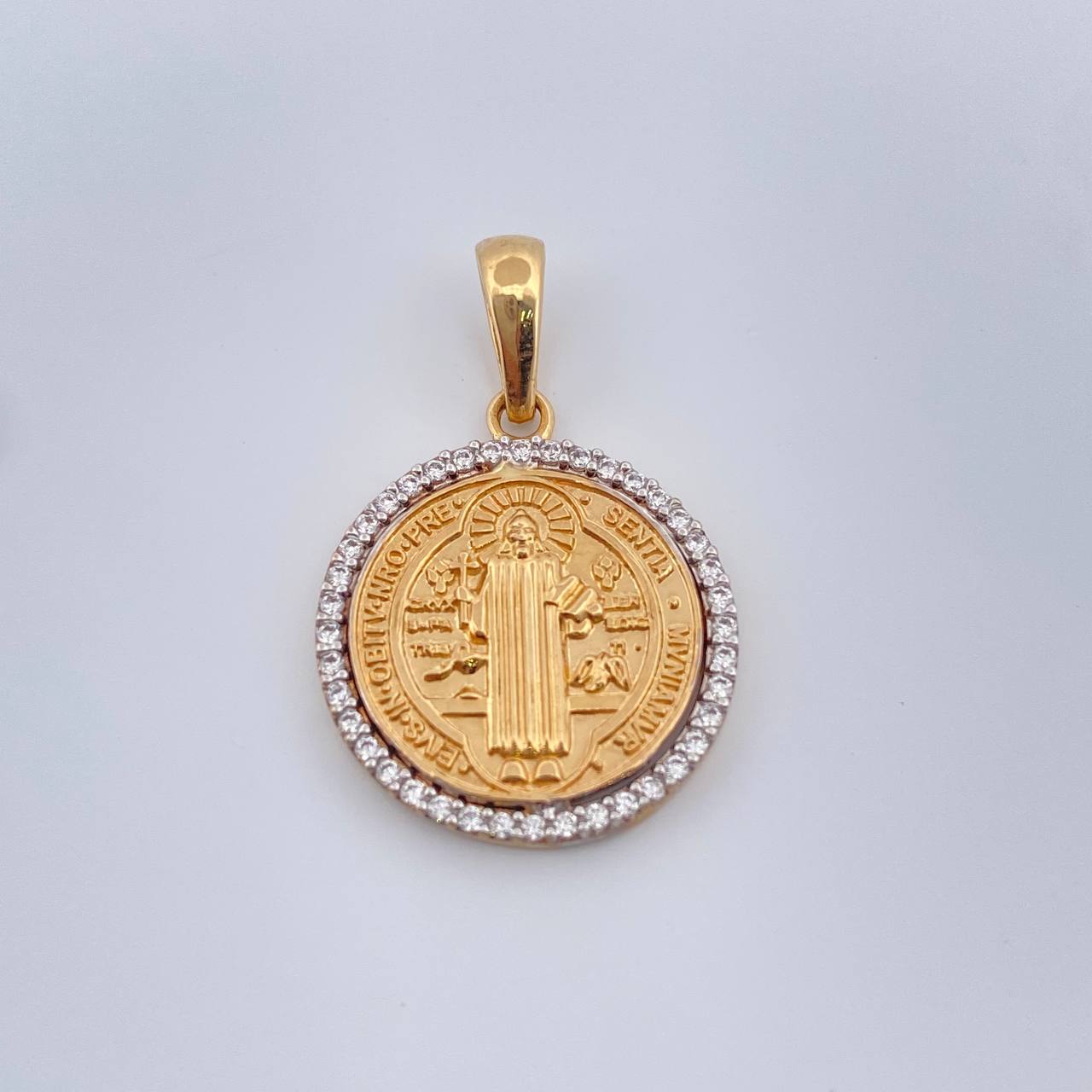 Dije San Benito 2.65gr / 2.6cm / Dos Oros Amarillo Blanco 18K %