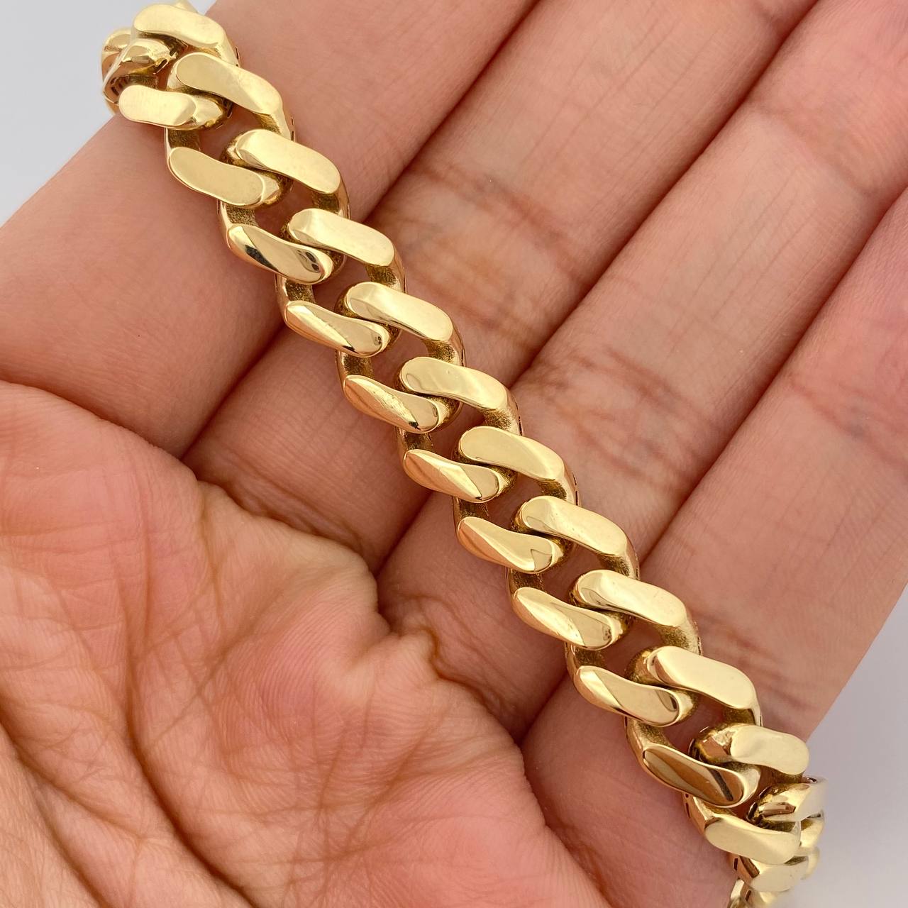 Cadena Cubana Monaco 37.7gr / 62cm / 9mm Oro Amarillo +4 18K $