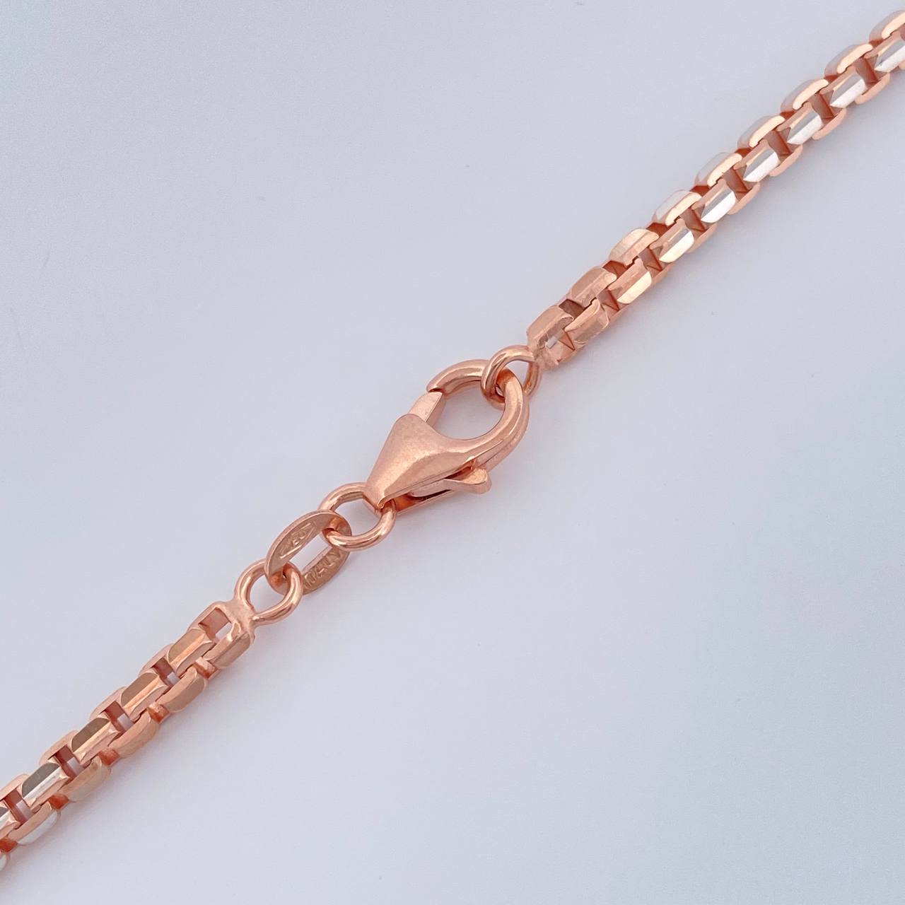 Cadena Veneciana 28.7gr / 60.5cm / 2.7mm Dos Oros Blanco Rosa +3 18K $