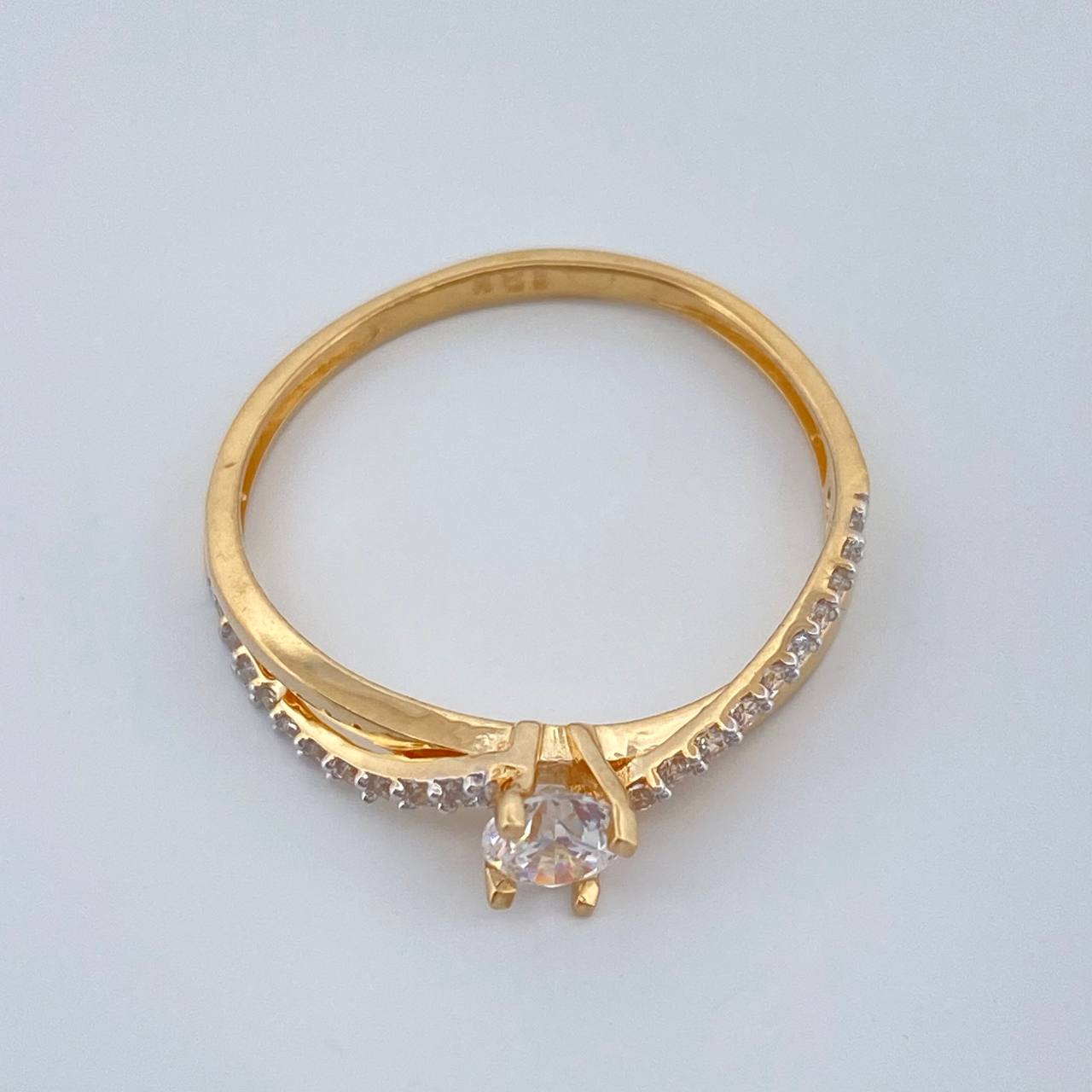 Anillo Solitario Cruzado 1.8gr / T7 / Dos Oros Amarillo Blanco 18K %