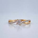 Anillo Solitario Cruzado 1.8gr / T7 / Dos Oros Amarillo Blanco 18K %