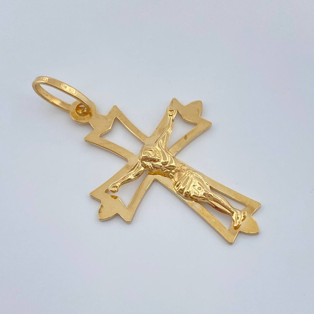 Dije Cruz Gotica 1.15gr / 3.4cm / Oro Amarillo 18K %