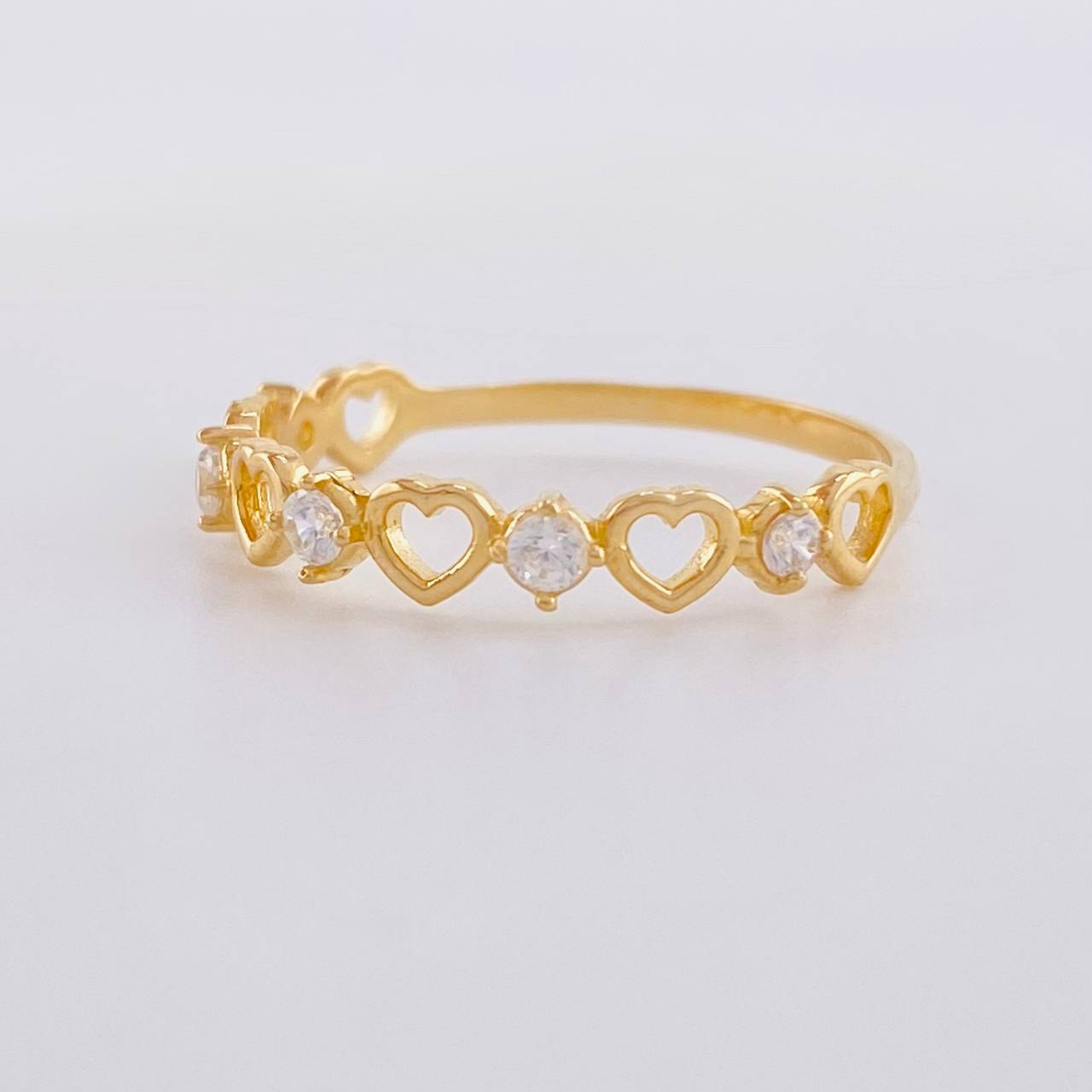 Anillo Corazones Intercalados 1.3g / T6 Oro Amarillo 18K