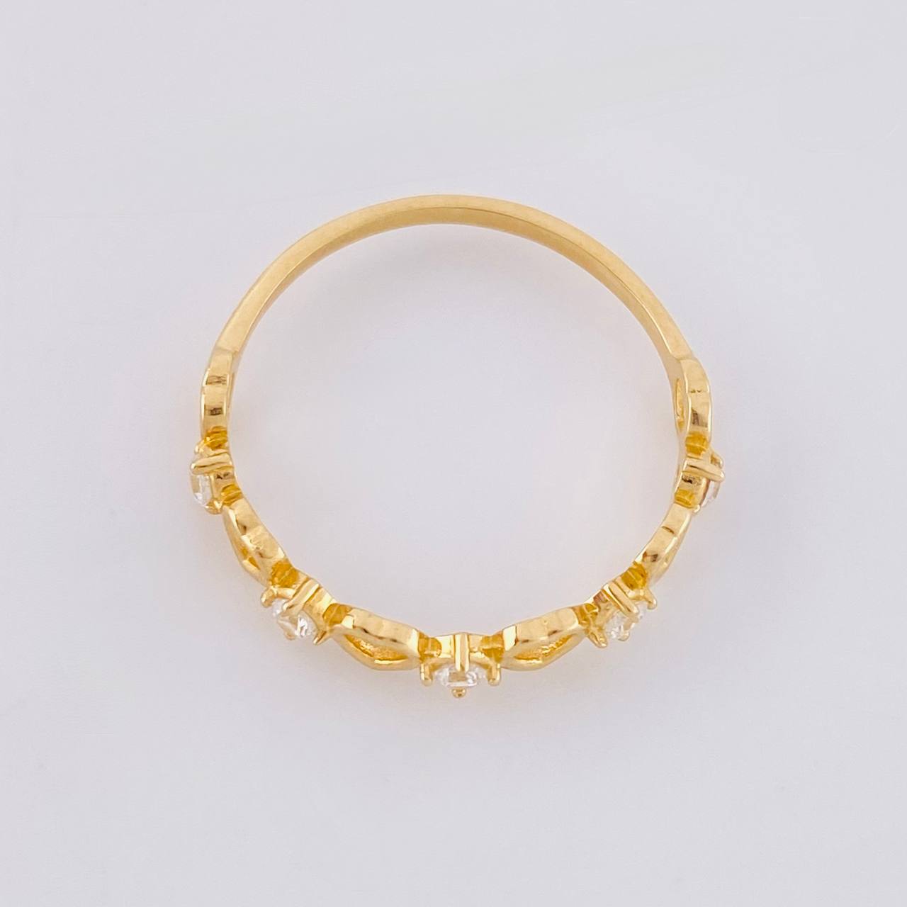 Anillo Corazones Intercalados 1.3g / T6 Oro Amarillo 18K