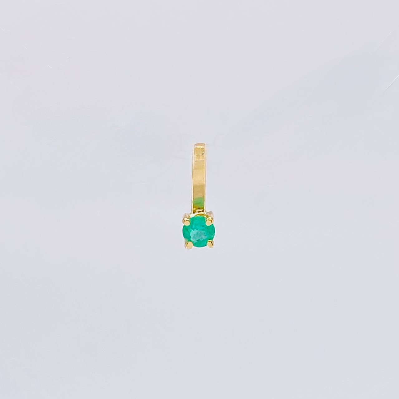 Dije Circulo Esmeralda 4pts 0.1g / 0.6cm Oro Amarillo 18K