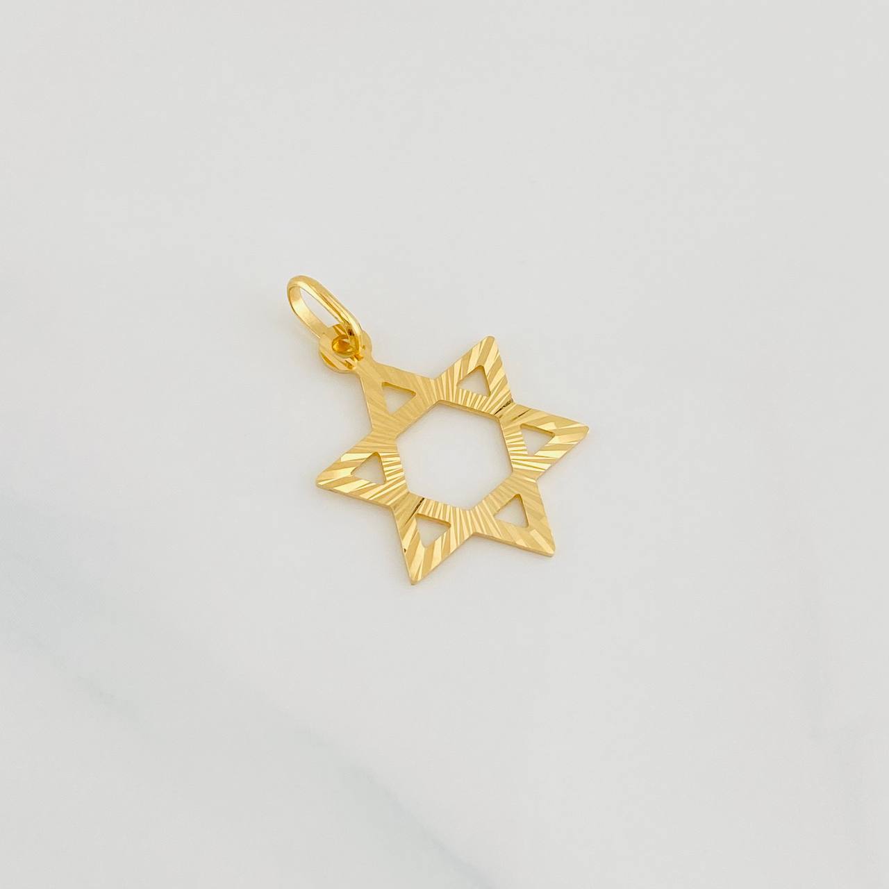 Dije Estrella de David 1.05g / 2.5cm Oro Amarillo 18K