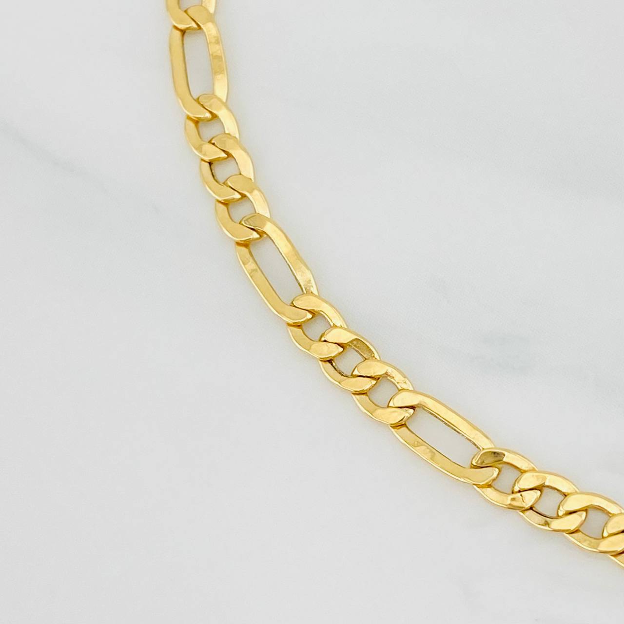 Pulso Figaro Placa 3.05g / 18.5cm / 3.3mm Oro Amarillo 18K