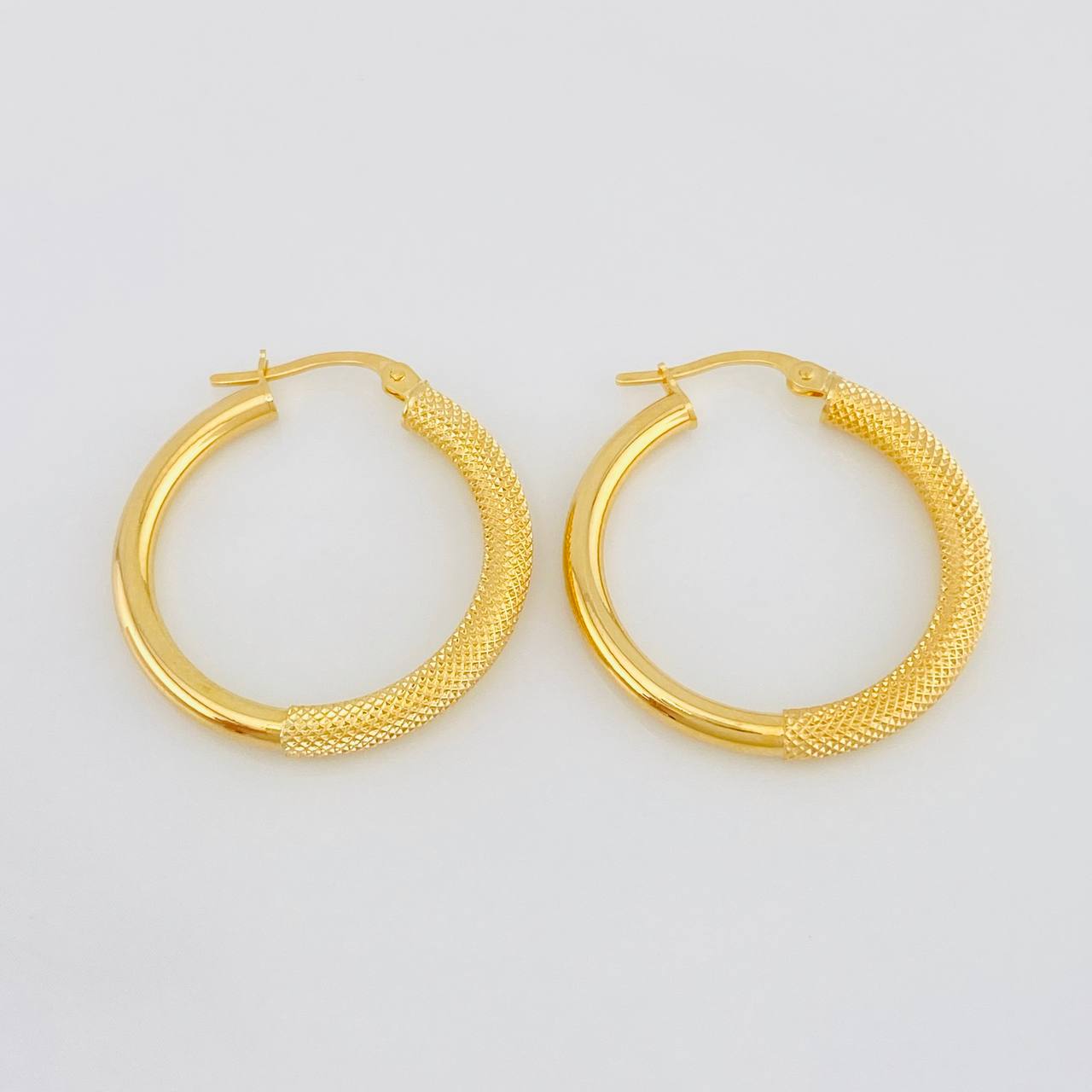Candongas Bordadas 2.1g / 2.5cm Oro Amarillo 18K
