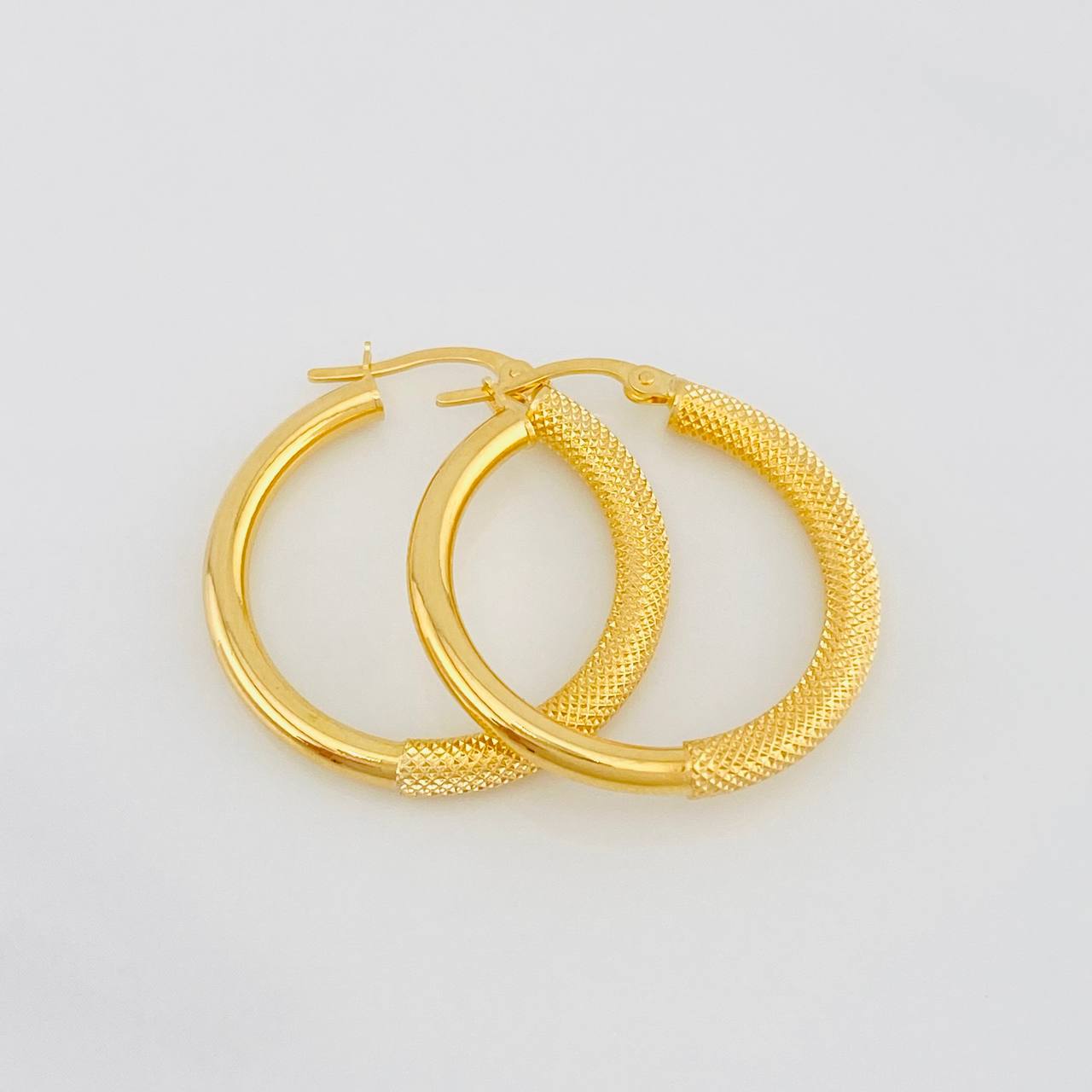 Candongas Bordadas 2.1g / 2.5cm Oro Amarillo 18K