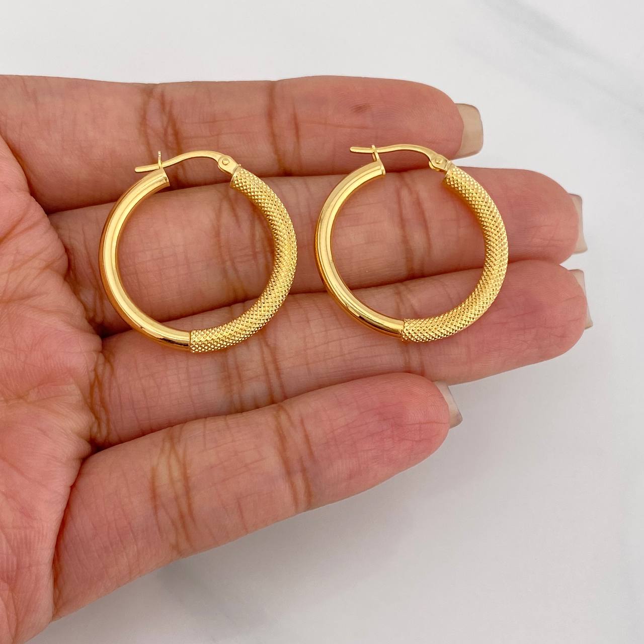 Candongas Bordadas 2.1g / 2.5cm Oro Amarillo 18K