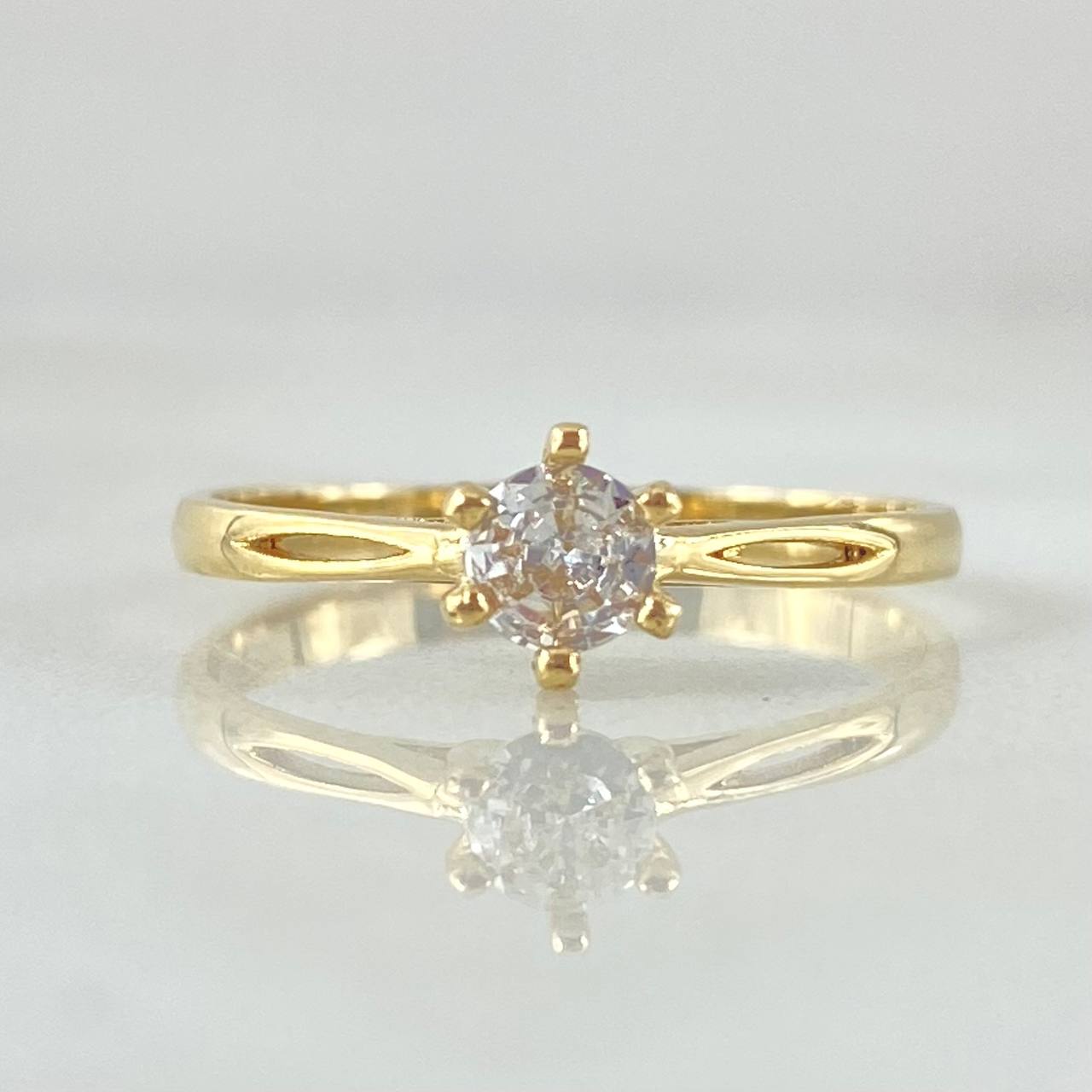 Anillo Solitario Puente Basteado 1.55gr / T6 1/4 / Oro 18K