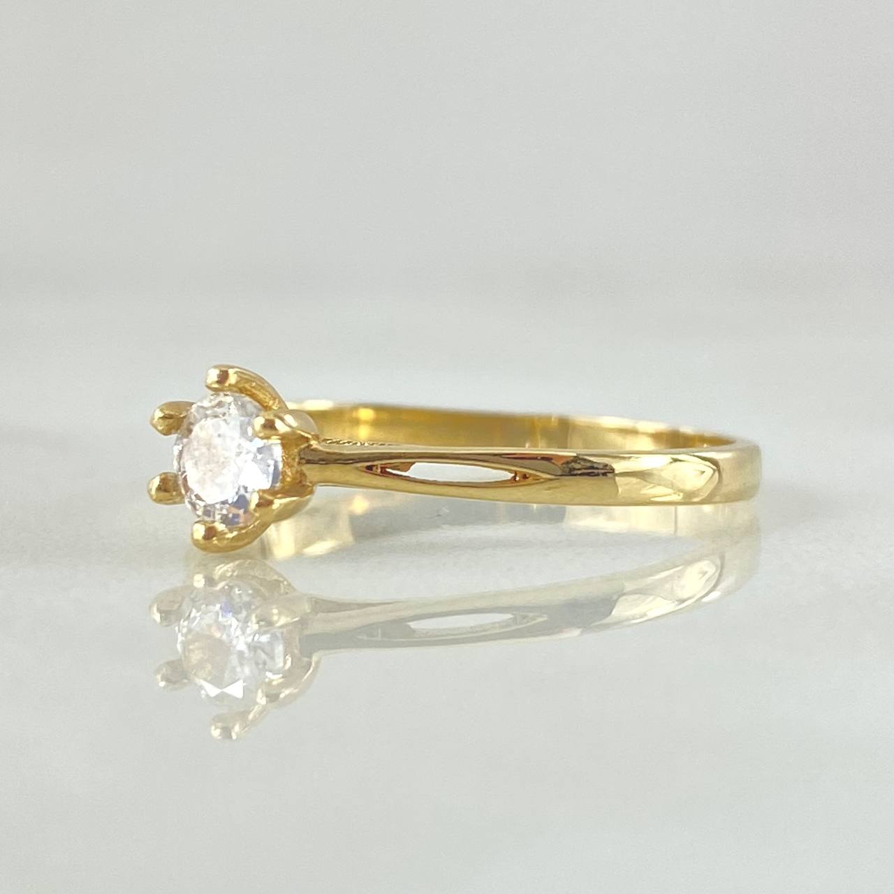 Anillo Solitario Puente Basteado 1.55gr / T6 1/4 / Oro 18K