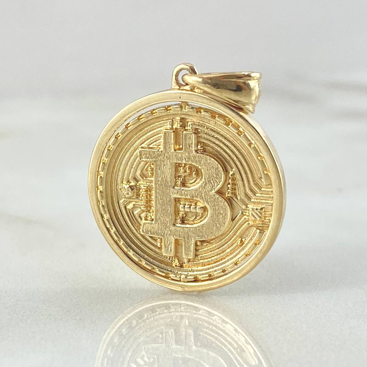Dije Cripto-Moneda 4.45gr / 2.8cm / Oro 18K