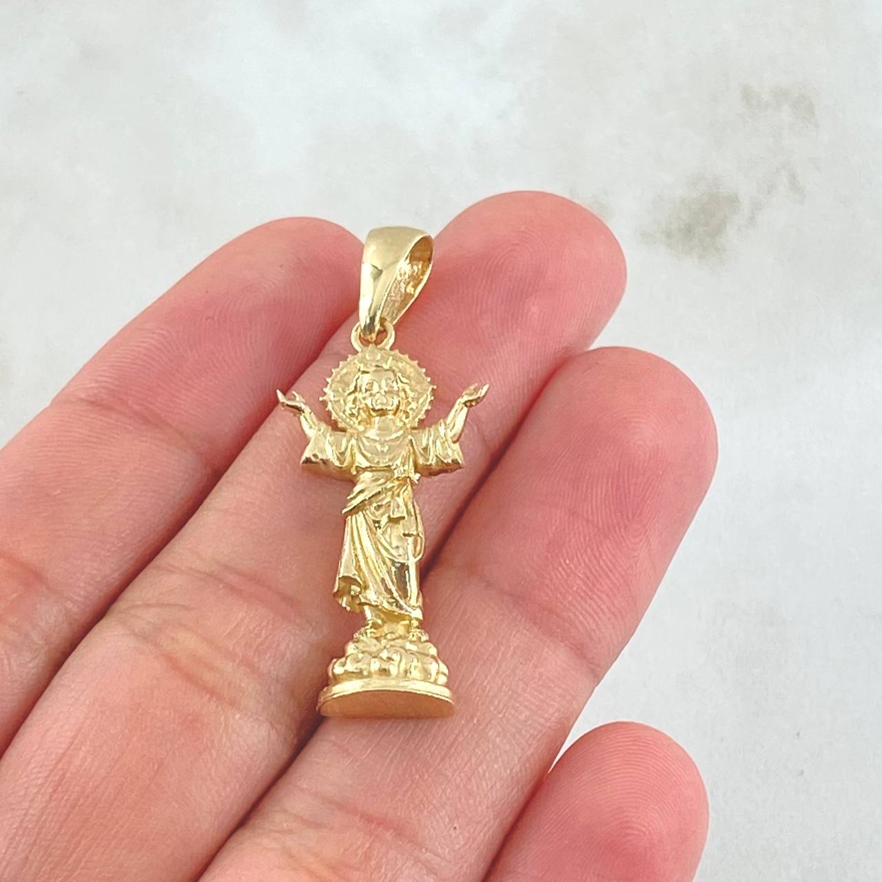Dije Divino Niño Relieve 4.2gr / 3.7cm / Oro 18K