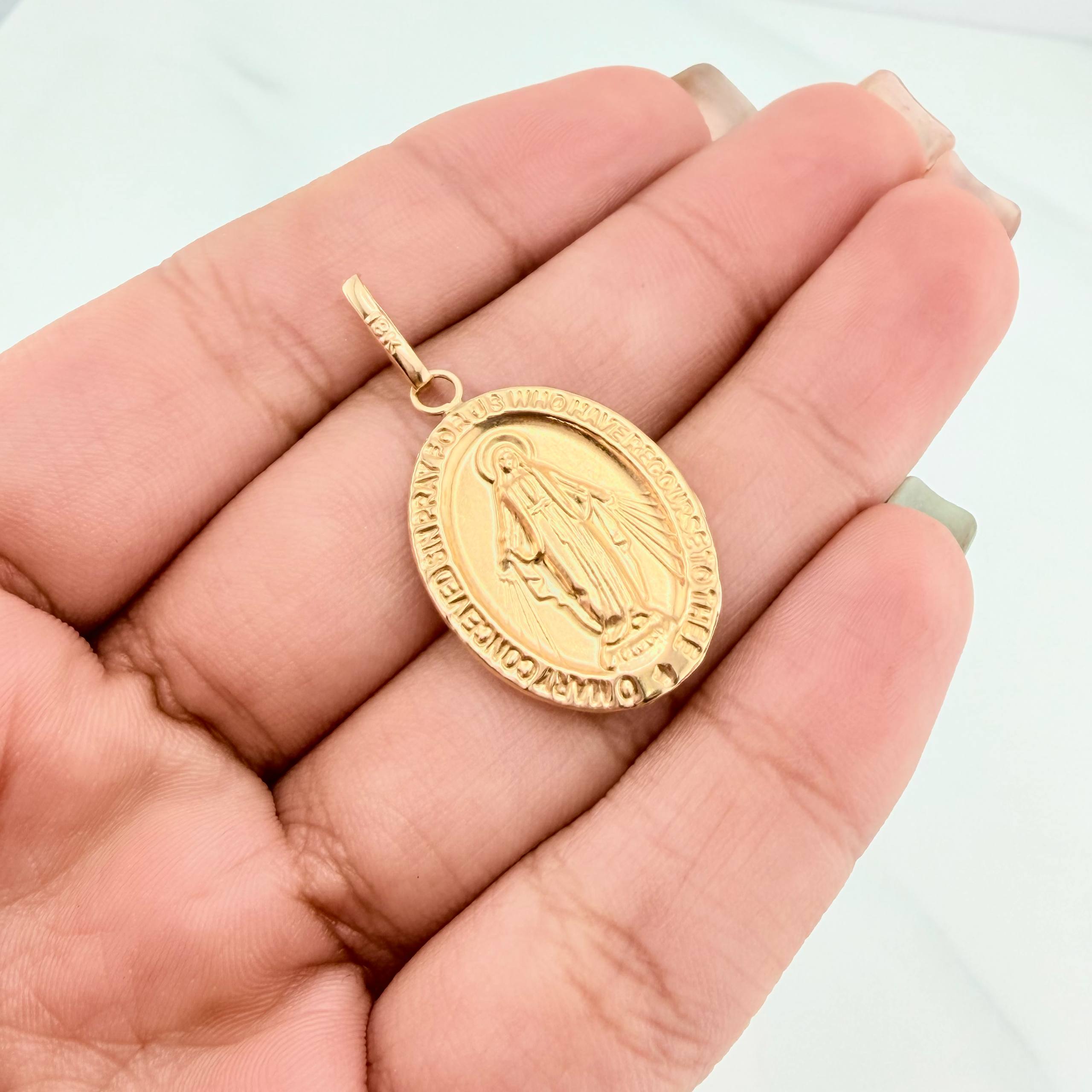 Dije Virgen Milagrosa 1.75 g / 3.3 cm Oro Amarillo 18K