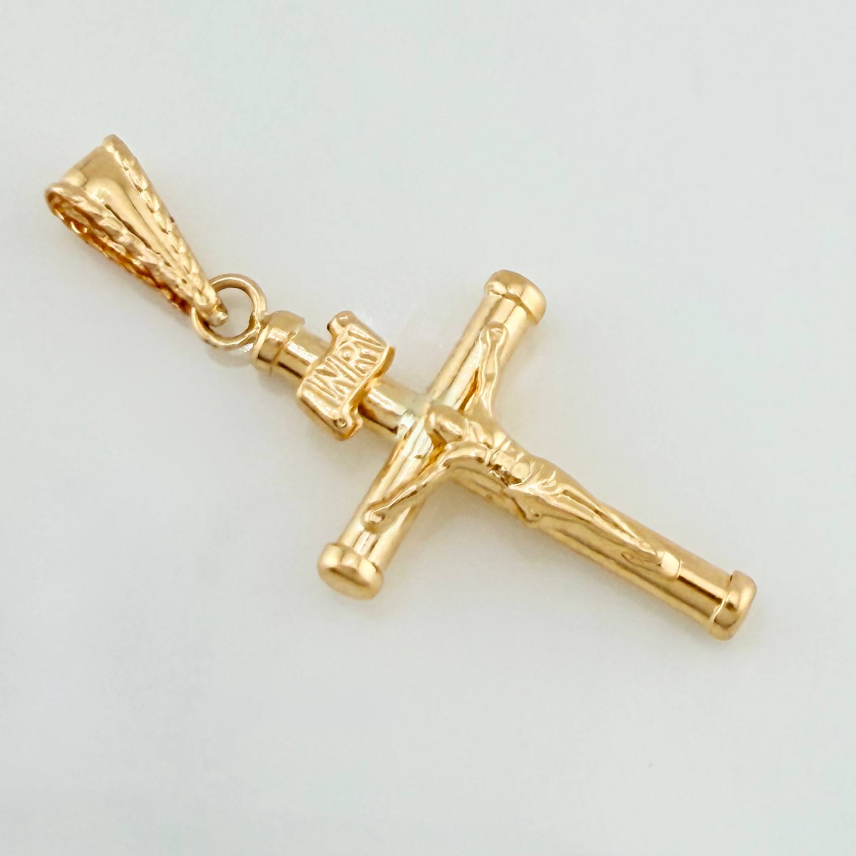 Dije Cruz Cristo 1.1 g / 3.2 cm Oro Amarillo 18K