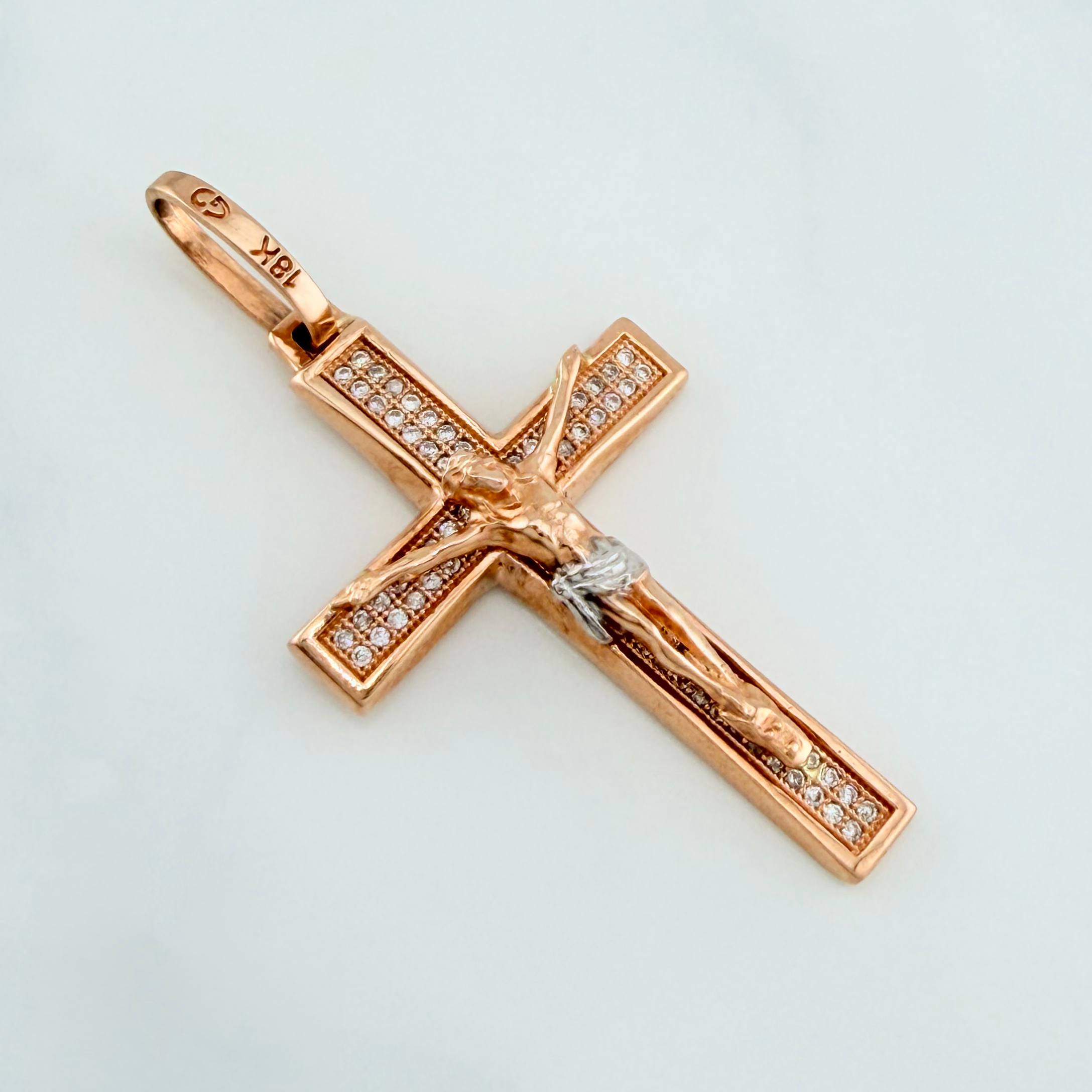 Dije Cruz Cristo 6.5 g / 5 cm Dos Oros Blanco Rosa 18K