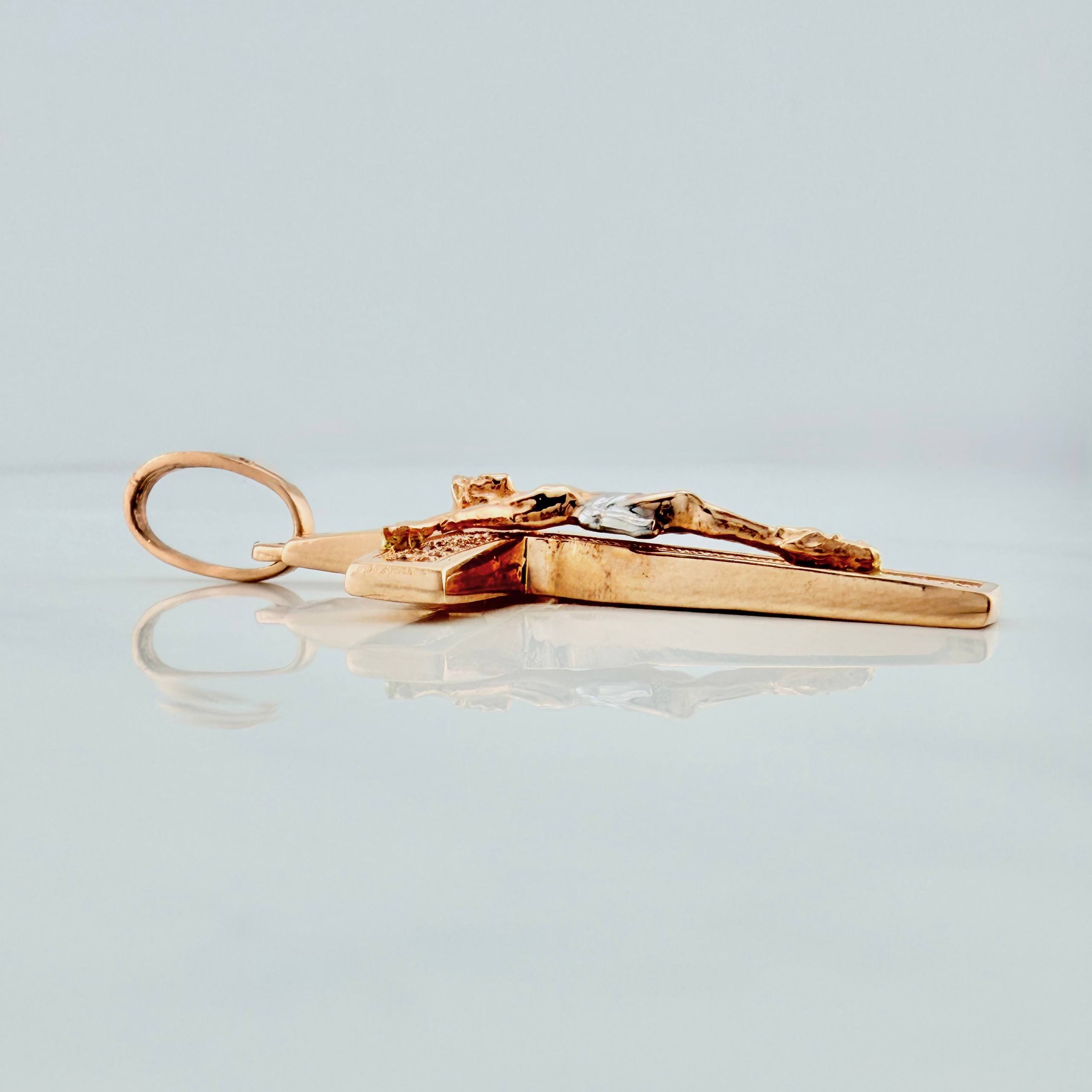 Dije Cruz Cristo 6.5 g / 5 cm Dos Oros Blanco Rosa 18K