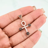 Dije Cruz Flores 2.4 g / 3 cm Oro Rosa 18K