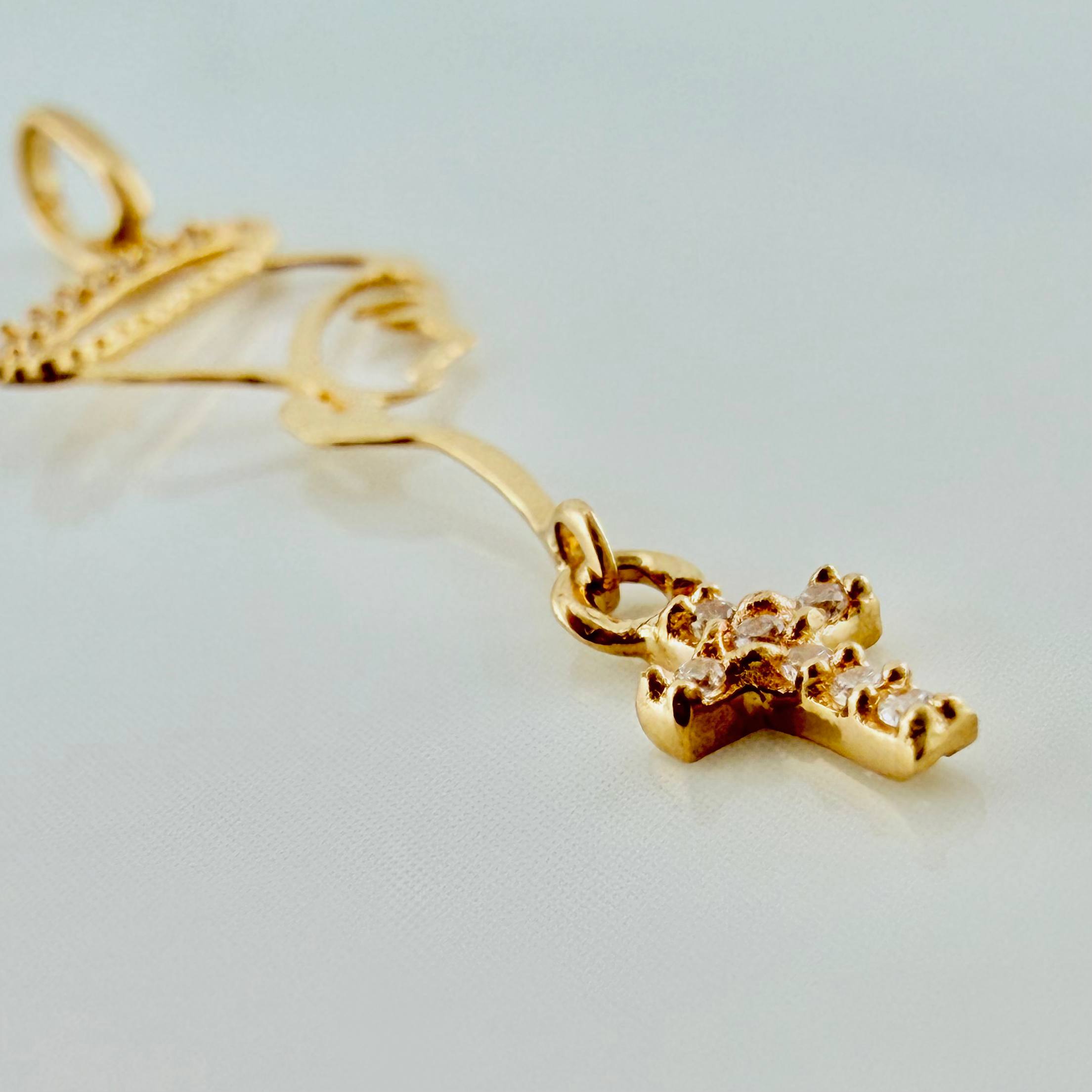 Dije Virgen Maria Silueta 0.65 g / 4 cm Oro Amarillo 18K