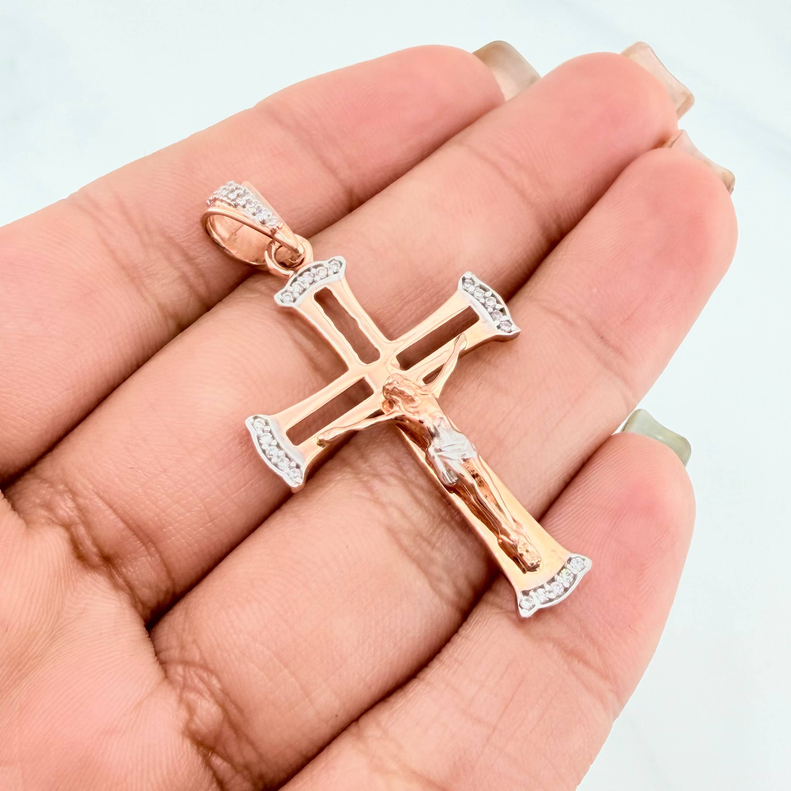 Dije Cruz Cristo 3.4 g / 4.5 cm Dos Oros Blanco Rosa 18K