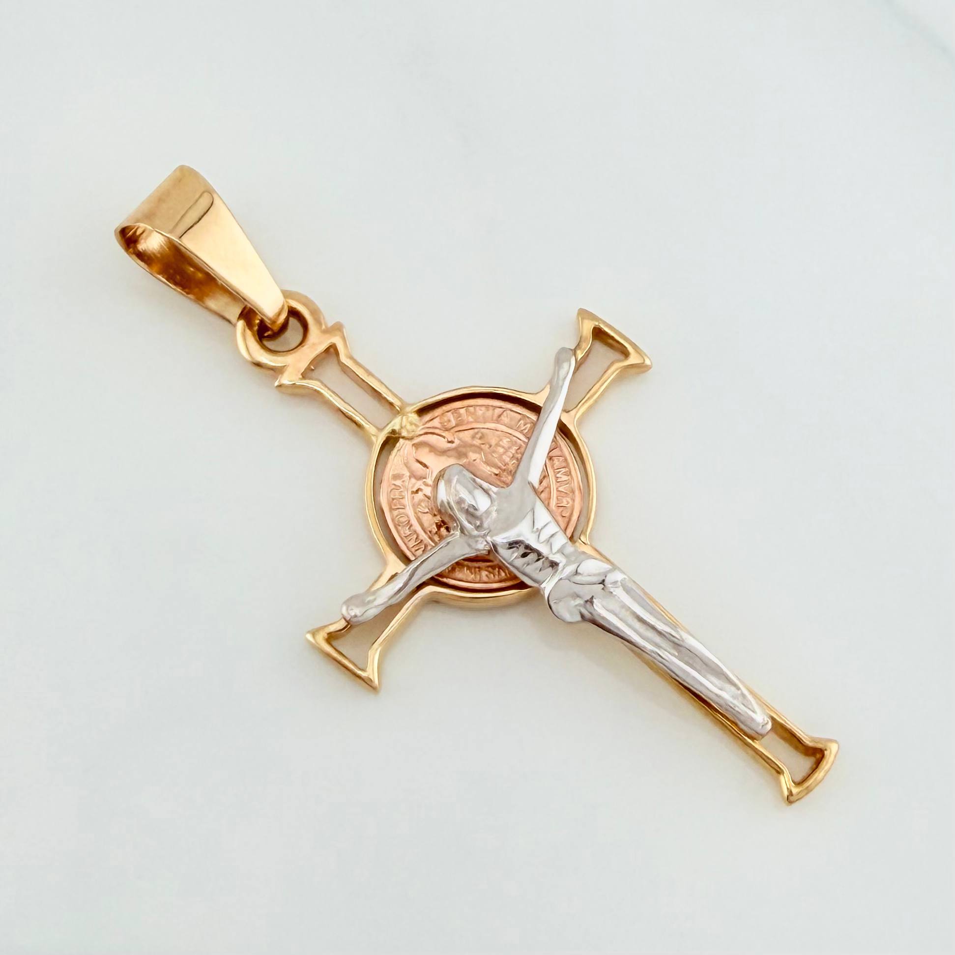 Dije Cruz Cristo 3 g / 4 cm Tres Oros 18K